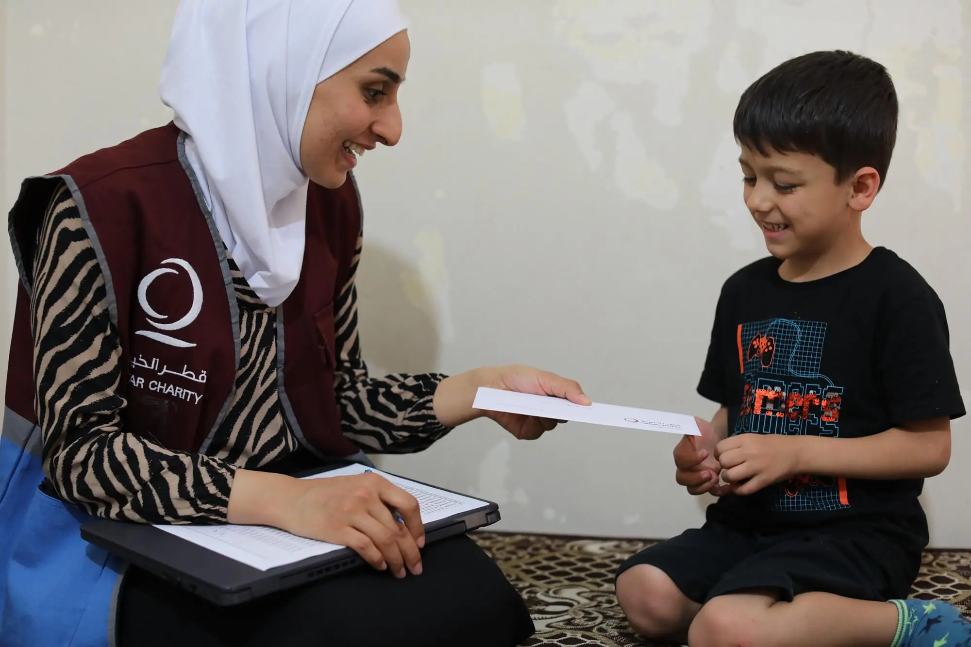 رعاية اليتيم: كيف تنقذ طفلًا من عتمة اليأس إلى حياة مليئة بالأمل؟